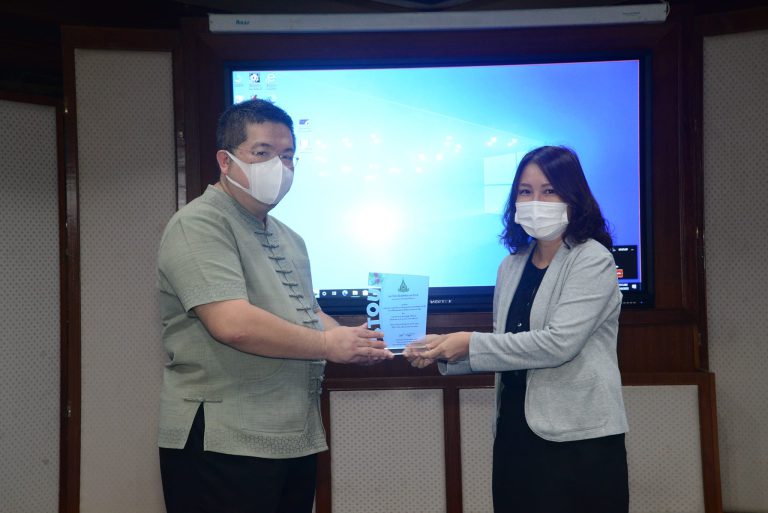 Read more about the article รศ.ดร.เขมณัฎฐ์ มิ่งศิริธรรม ได้รับรางวัลผลงานวิจัย เรื่อง การพัฒนาต้นแบบแหล่งทรัพยากรการเรียนรู้ออนไลน์ในระบบเปิดเพื่อพัฒนาทักษะชีวิตด้านการใช้สื่อเทคโนโลยีสำหรับเด็กที่มีความบกพร่องทางการได้ยิน