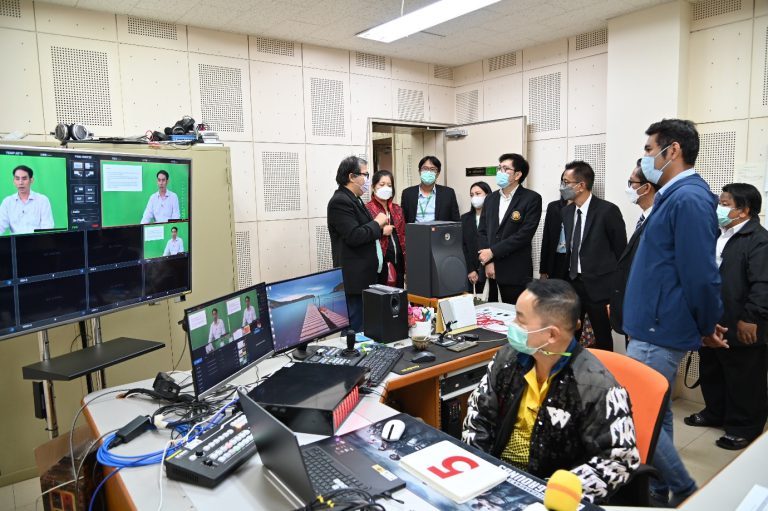Read more about the article คณะผู้บริหารวิทยาลัยการอาชีพกบินทร์บุรี จังหวัดปราจีนบุรี เยี่ยมชมสถานีวิทยุกระจายเสียงและวิทยุโทรทัศน์ มสธ. (STOU CHANNEL)
