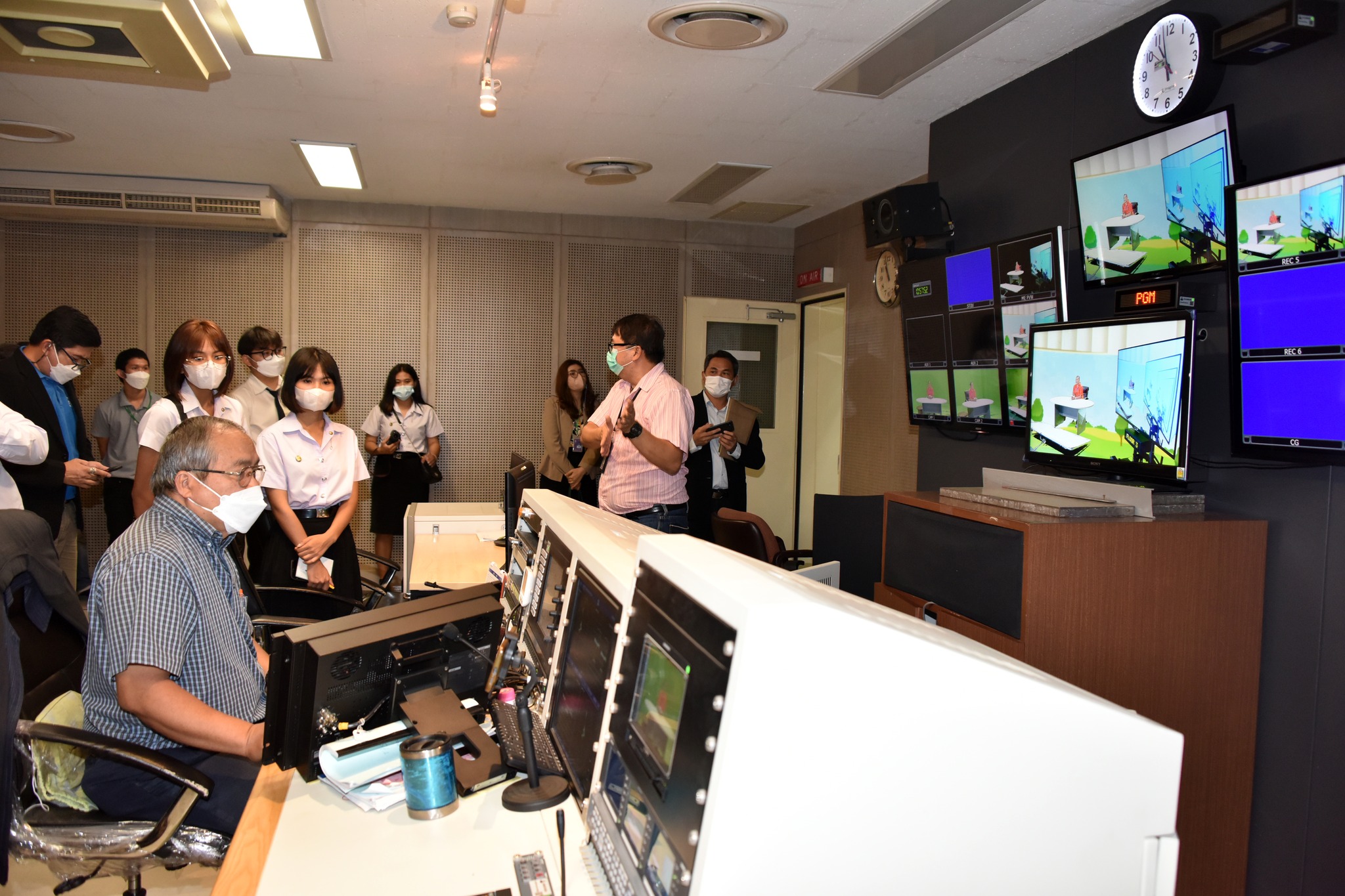 Read more about the article คณะครุศาสตร์ เอกด้านเทคโนโลยีและสื่อสารการศึกษา มหาวิทยาลัยราชภัฏนครราชสีมา ศึกษาดูงาน e-learning และการผลิตรายการเพื่อการศึกษาที่ มสธ.